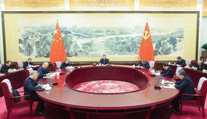 中共中央政治局召开民主生活会 习近平主持会议并发表重要讲话