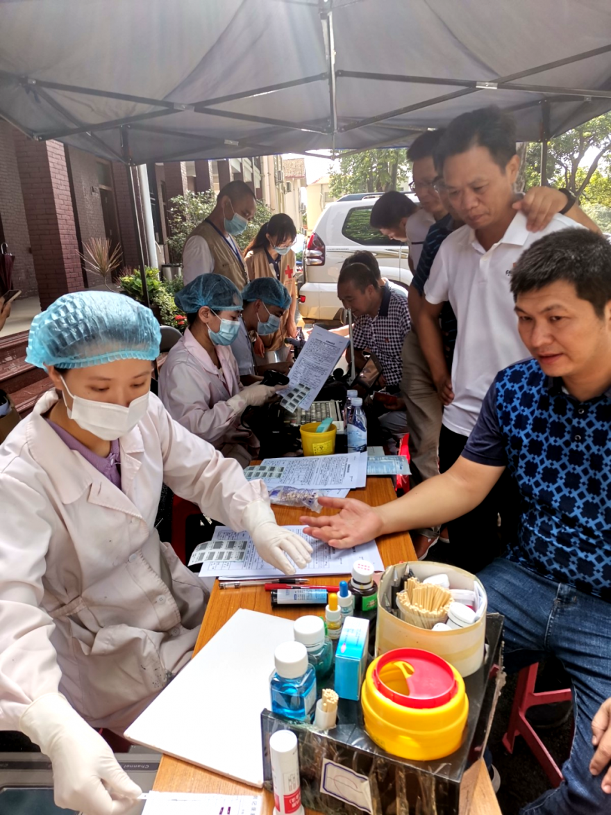 “百年华诞献热血，初心不忘为人民”
——市委办公室、市政府办公室联合开展无偿献血主题党日活动