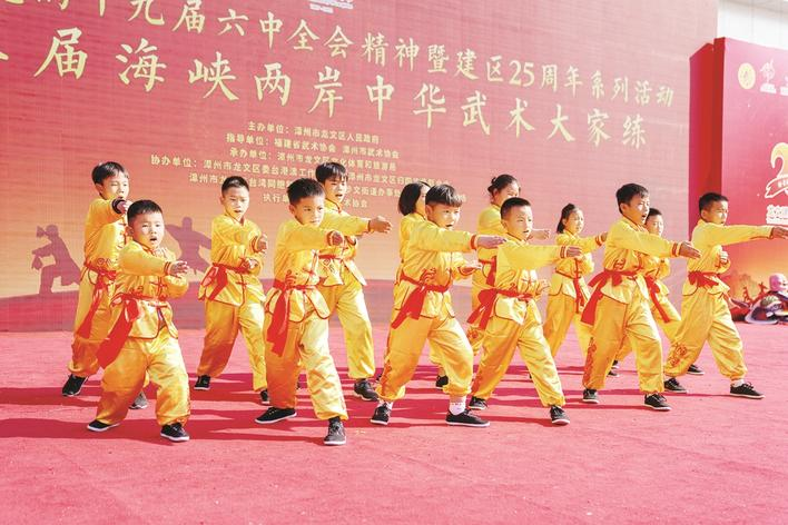 图为：活动现场
