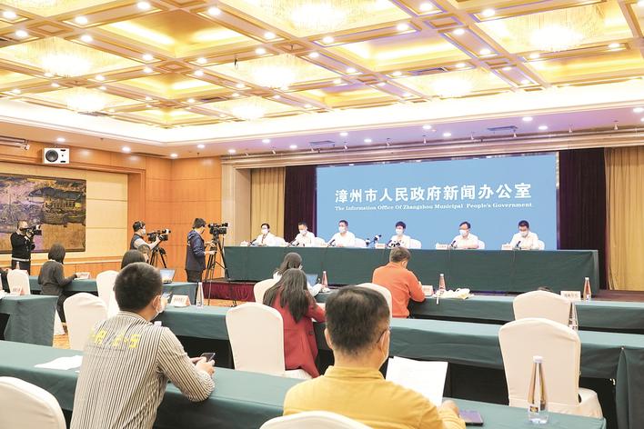 新闻发布会现场 本报记者 李 林 摄